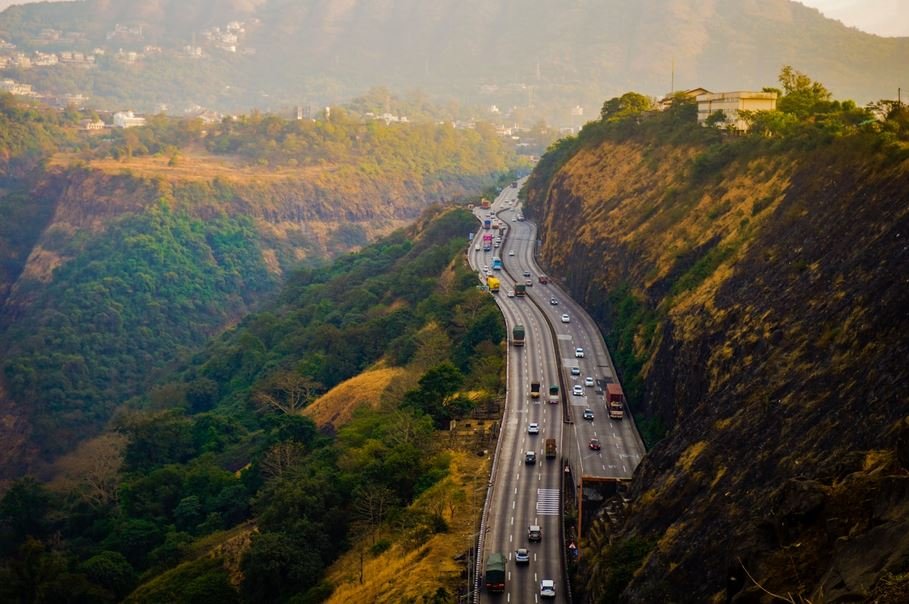 Top 10 Road Trips in India for Adventure Enthusiasts